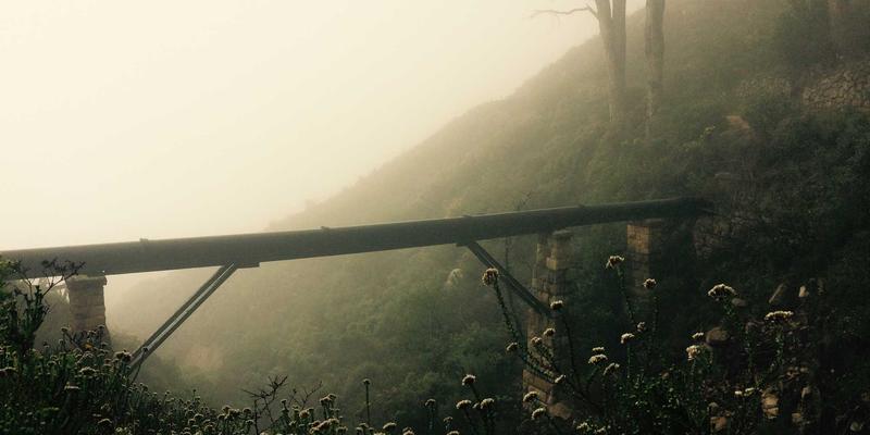 混合云架构设计与实施：平衡成本、性能与数据主权的关键考量